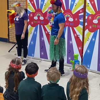 Do Re Mi entertaining children
