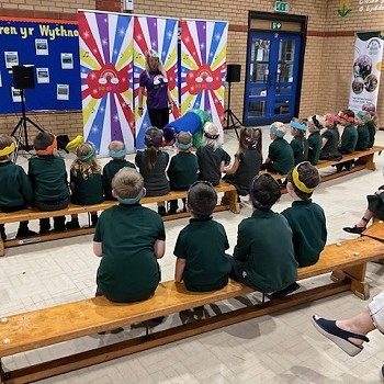 Children watching Do Re Mi